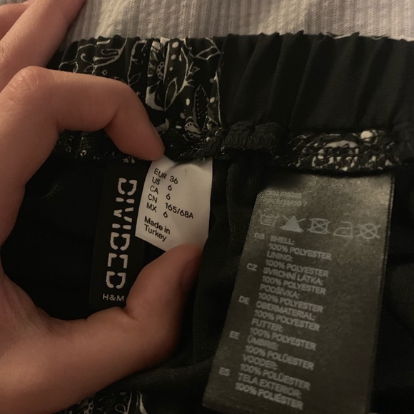 H&M Divided Hi-Low Skull Pattern Skirt - Picture 6 of 6